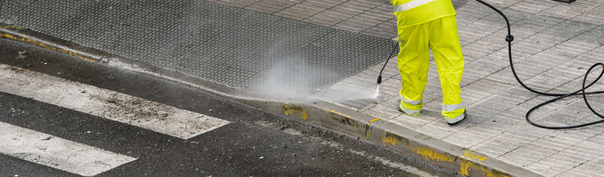 Presure Washing Sidewalk